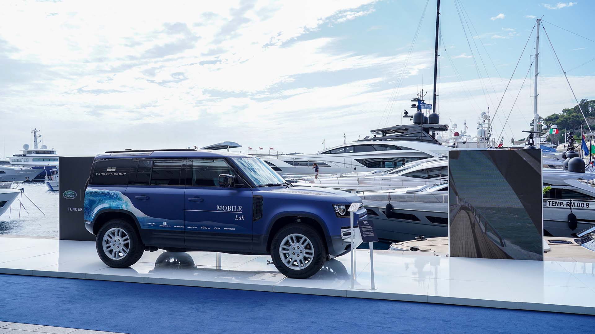 Ferretti Group Mobile Lab - Land Rover Defender forWorks | Land Rover IT Ferretti Group Mobile Lab - Land Rover Defender forWorks | Land Rover IT