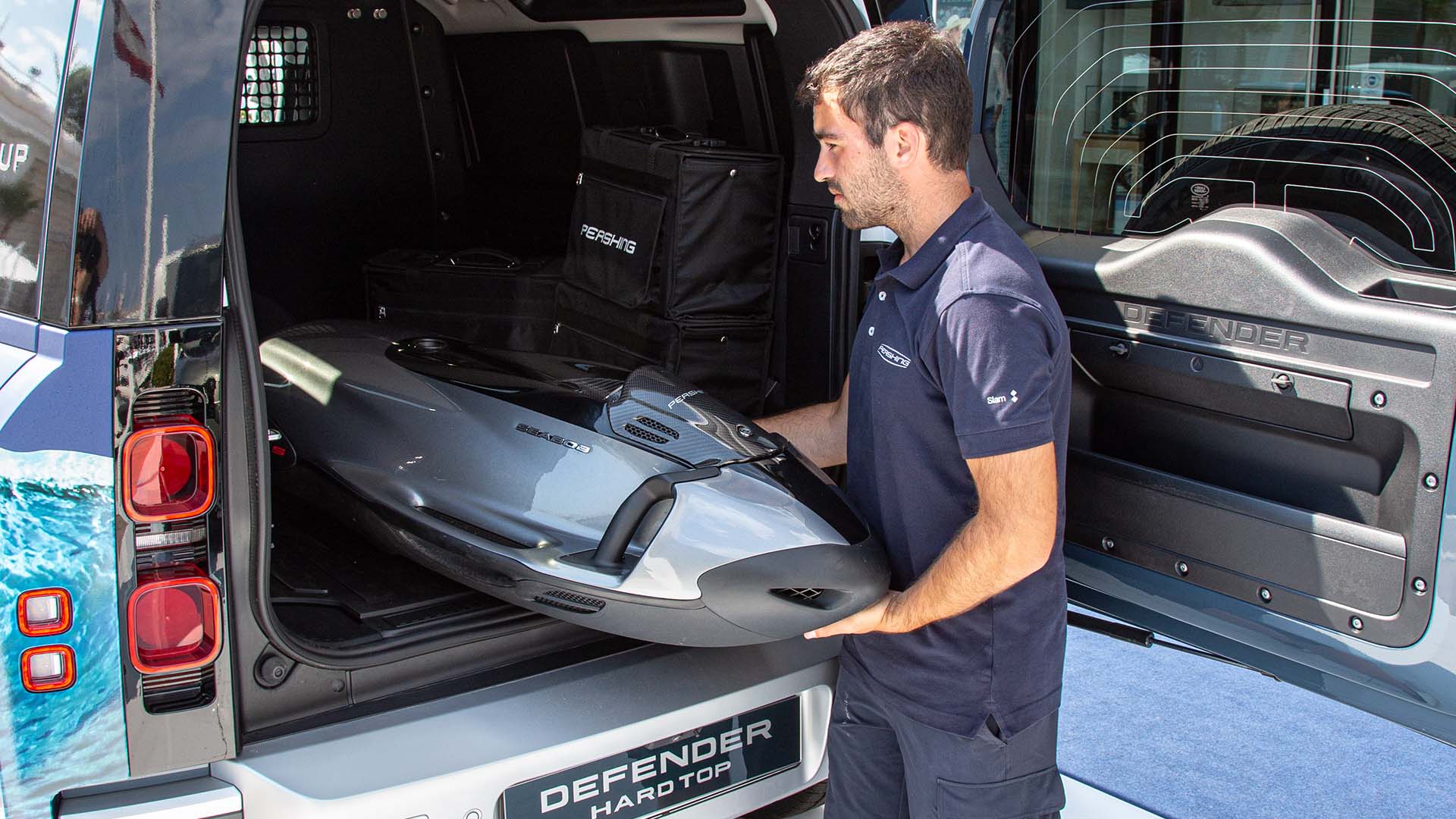 Ferretti Group Mobile Lab - Land Rover Defender forWorks | Land Rover IT Ferretti Group Mobile Lab - Land Rover Defender forWorks | Land Rover IT