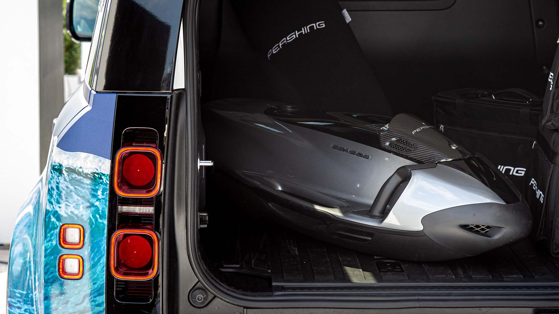 Ferretti Group Mobile Lab - Land Rover Defender forWorks | Land Rover IT Ferretti Group Mobile Lab - Land Rover Defender forWorks | Land Rover IT